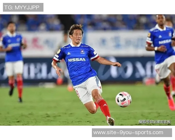 广岛三箭在J联赛杯决赛中以3-1战胜柏太阳神夺得队史第二冠吸引62466人观战