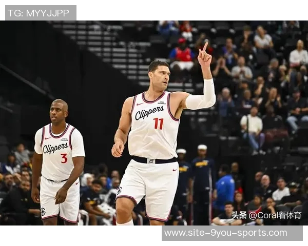 曾经的船长保罗回归首战表现平平仅得4分并送出4次助攻