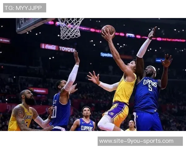 太阳疯狂拼抢前场篮板半场17个是鹈鹕两倍有余